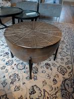 Unieke metalen bijzettafel met houtnerf design, Huis en Inrichting, Tafels | Salontafels, Ophalen, Gebruikt, Rond, Minder dan 50 cm