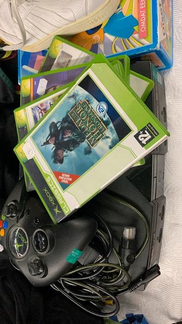 Xbox 360 met 4 spellen en controller  beschikbaar voor biedingen