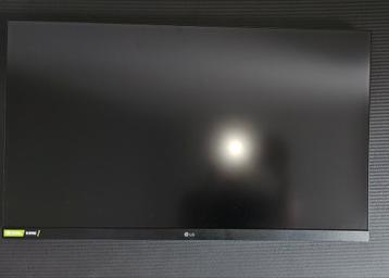 2x Monitor LG UltraGear 27GL63T-B + beugel voor 3 schermen beschikbaar voor biedingen