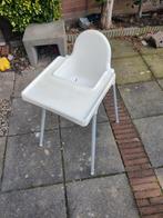 Witte kinderstoel met tafelblad, ikea gratis, Kinderen en Baby's, Kinderstoelen, Ophalen, Gebruikt, Meegroeistoel, Afneembaar eetblad