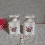 2 Brocante porseleinen parfum flesjes, Ophalen of Verzenden, Zo goed als nieuw, Miniatuur