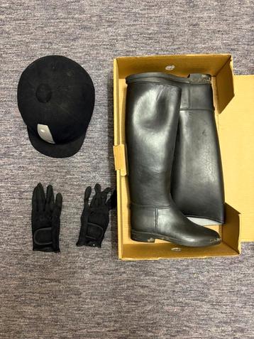 Set paardrij kleding beschikbaar voor biedingen