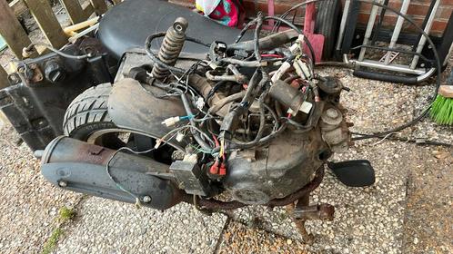 Te koop. Compleet goedlopend peugeot 4t blok 12" viva/kisbee, Fietsen en Brommers, Brommeronderdelen | Scooters, Gebruikt, Peugeot