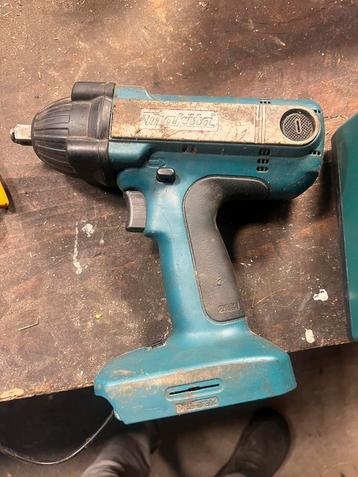 Makita slagmoer sleutel met 1 accu en lader beschikbaar voor biedingen