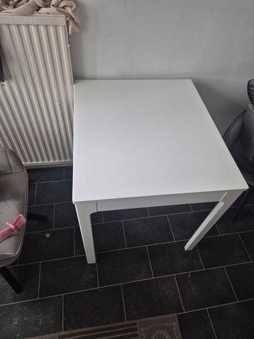 uitschuifbare eettafel beschikbaar voor biedingen