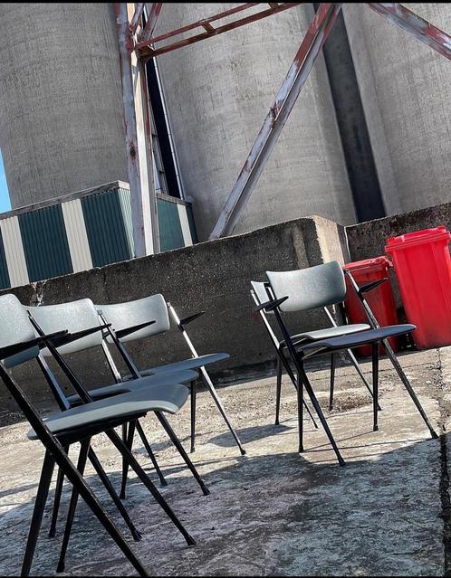 5x Piramide stoel / Design Wim Rietveld  Ahrend de cirkel, Huis en Inrichting, Stoelen, Gebruikt, Vijf, Zes of meer stoelen, Zwart