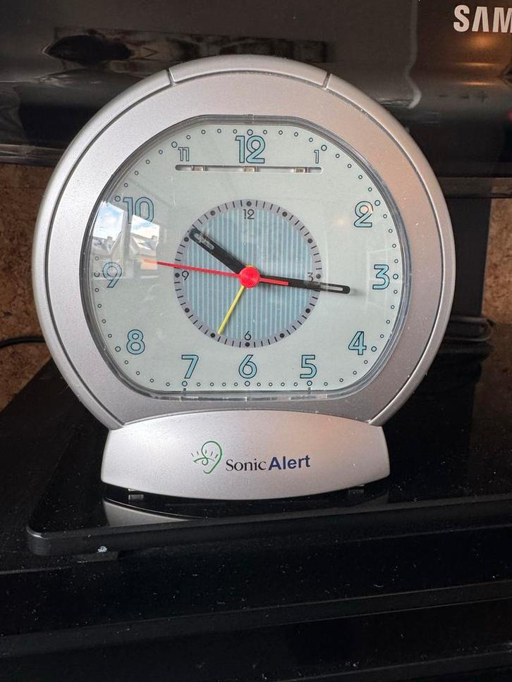 Extra Luide Wekker met Vibratie - Slechthorenden, Huis en Inrichting, Woonaccessoires | Klokken, Zo goed als nieuw, Wekker of Tafelklok