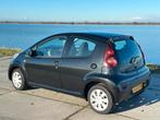Peugeot 107 1.0 12V 5DR 2012 Zwart, Auto's, Voorwielaandrijving, 4 stoelen, Origineel Nederlands, Handgeschakeld