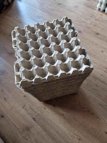 Aangeboden eiertrays, eierdozen, pulpdozen, eierdoos, eierre beschikbaar voor biedingen