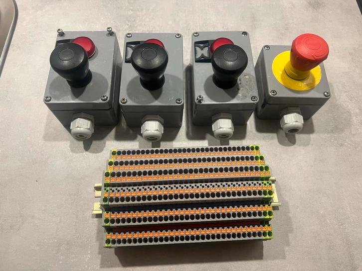 3-etage klemmenstroken + 3 drukknoppen + noodstop, Hobby en Vrije tijd, Elektronica-componenten, Gebruikt, Ophalen of Verzenden