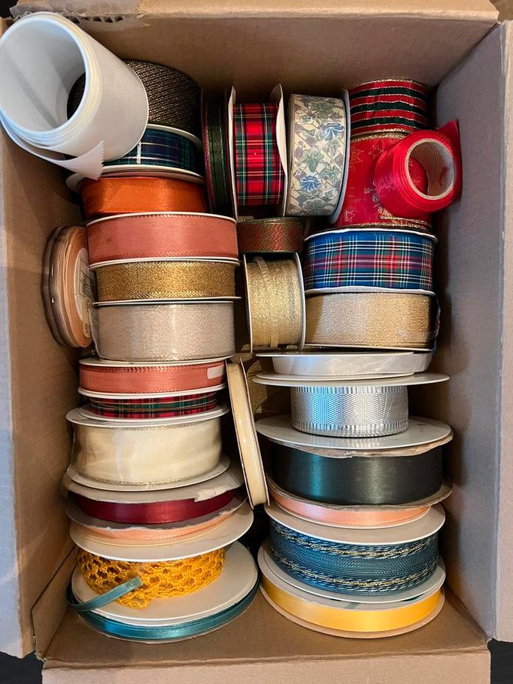 Diverse soorten lint, 104 rollen, Hobby en Vrije tijd, Knutselen, Gebruikt, Materiaal, Ophalen of Verzenden