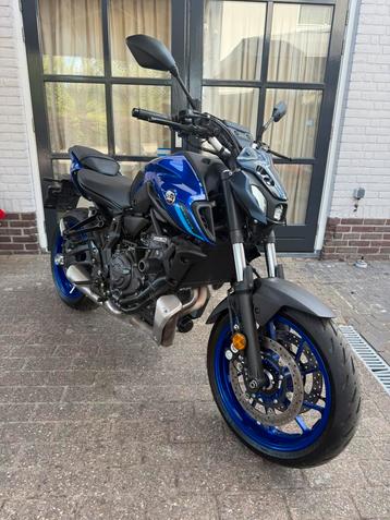 ⭐️Yamaha mt07 2024 NIEUWSTAAT 4710 kilometer donker blauw⭐️ beschikbaar voor biedingen