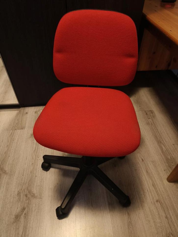 Kleine bureaustoel - compact en comfortabel, Huis en Inrichting, Bureaustoelen, Ophalen