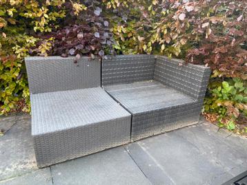 Deel van wicker loungebank + kussens beschikbaar voor biedingen