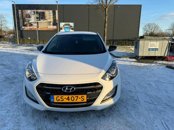 Hyundai i30 1.6 Crdi HP 5DR 2015 Wit, Auto's, Hyundai, Particulier, i30, Diesel, B, Hatchback, Handgeschakeld, Origineel Nederlands