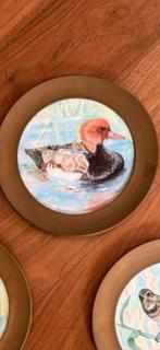 vogelborden keramiek met messing  Irene Hüllen Gesigneerd, Antiek en Kunst, Antiek | Keramiek en Aardewerk, Ophalen of Verzenden