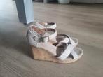 Hele mooie sandalen van Toms, Kleding | Dames, Schoenen, Beige, Sandalen of Muiltjes, Ophalen of Verzenden, Zo goed als nieuw