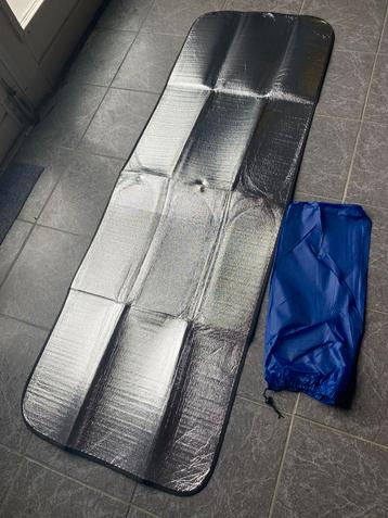 Campingmat voor onder je luchtbed of reflecterende strandmat beschikbaar voor biedingen