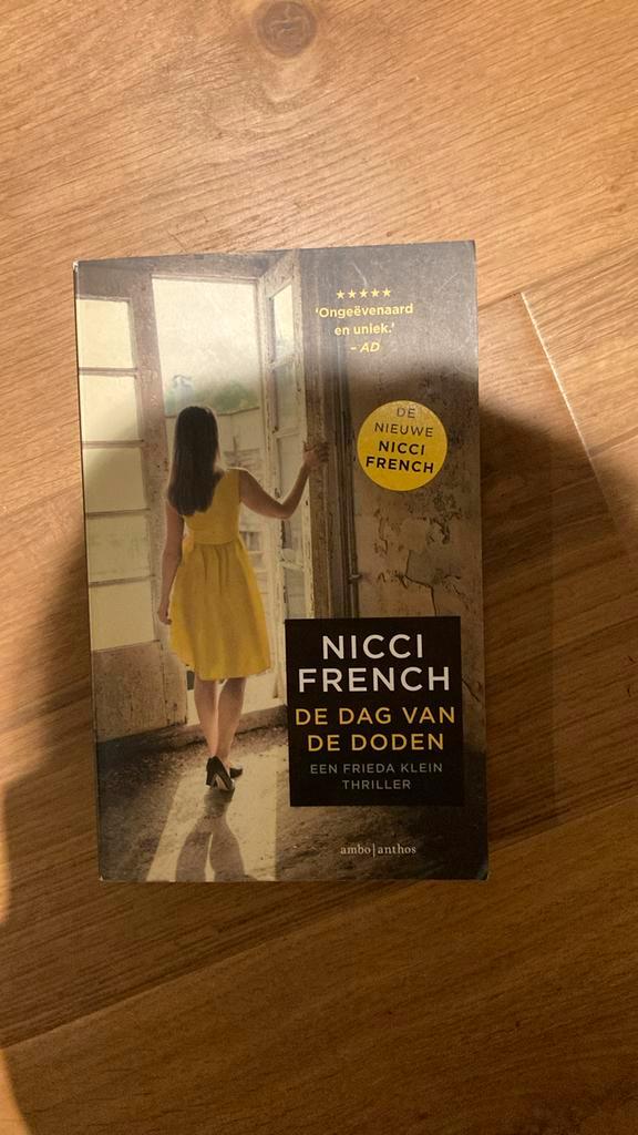 Nicci French - De dag van de doden, Boeken, Thrillers, Zo goed als nieuw, Ophalen of Verzenden