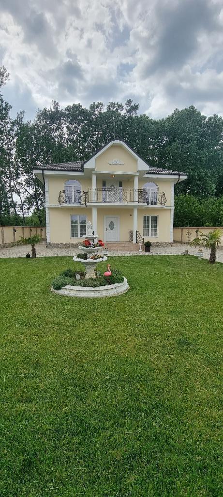 Villa in roemenie 80km van bucharest, Huizen en Kamers, Buitenland, Overig Europa, Woonhuis, Stad, Verkoop zonder makelaar