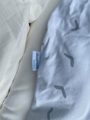 Doomoo Basics Voedingskussen beschikbaar voor biedingen