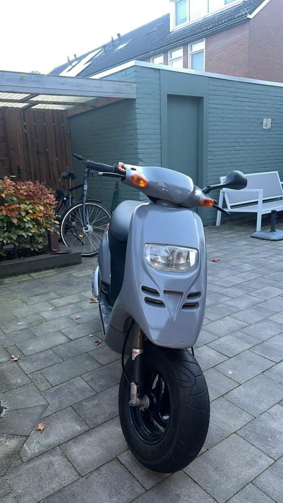 Piaggio typhoon, Fietsen en Brommers, Scooters | Piaggio, Zo goed als nieuw, Overige modellen, Tweetakt, Ophalen of Verzenden