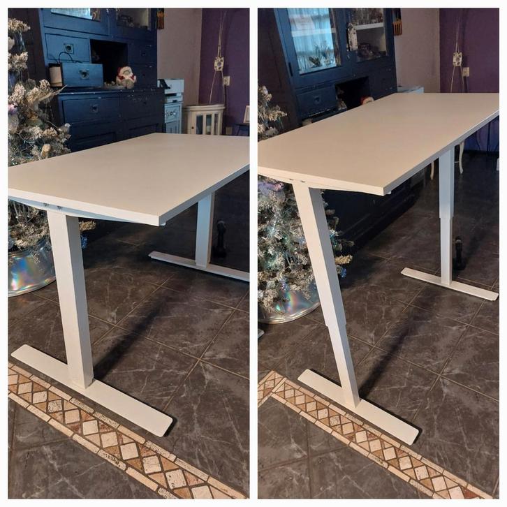 BUREAUTAFEL / WERKTAFEL IN HOOGTE VERSTELBAAR IN NIEUWSTAAT, Huis en Inrichting, Tafels | Statafels, Zo goed als nieuw, In hoogte verstelbaar