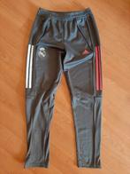 Grijze Adidas joggingbroek 152 - 11 - 12 jaar, Ophalen of Verzenden, Gebruikt, Jongen, Broek