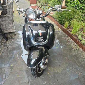 Scooter geel  kenteken  beschikbaar voor biedingen