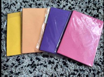 4 pakjes enveloppen €5,00 4 kleurtjes 11.4x16.2 cm beschikbaar voor biedingen