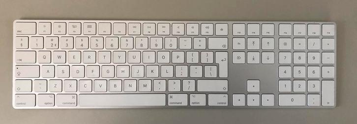 Apple Magic Keyboard met numeriek deel A1843, Computers en Software, Toetsenborden, Zo goed als nieuw, Numeriek, Draadloos, Multimediatoetsen