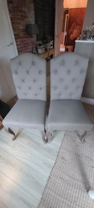 Eetkamerstoelen 4 stuks. Gecapitonneerd. beschikbaar voor biedingen