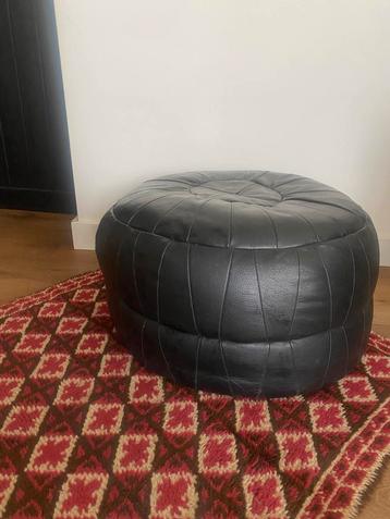 Prachtige vintage zwart leren poef/ zitzak beschikbaar voor biedingen