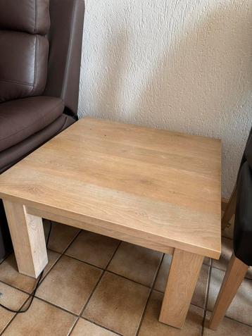 Bijzettafel beschikbaar voor biedingen