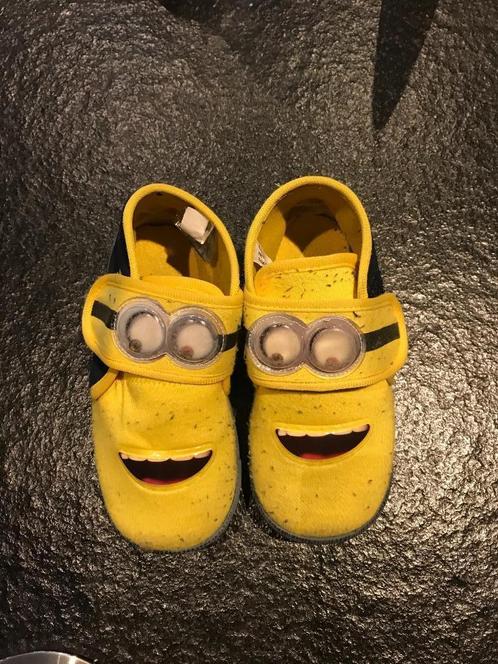 Sloffen Minion maat 28, Kinderen en Baby's, Kinderkleding | Schoenen en Sokken, Gebruikt, Ophalen of Verzenden