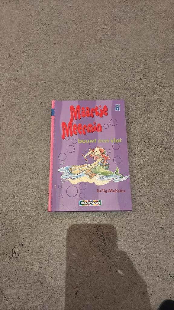 K. MacKain - Maartje Meermin bouwt een vlot, Boeken, Kinderboeken | Jeugd | onder 10 jaar, Zo goed als nieuw, Fictie algemeen