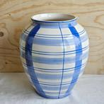 Grote vaas wit met blauwe ruit, Wit, Aardewerk of Porselein, Ophalen of Verzenden, Zo goed als nieuw