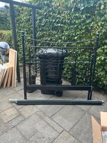 GRATIS!! IKEA bedframe inclusief lattenbodem 140x200 cm - afbeelding 2