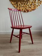 Rode Scandinavische Spijlenstoel, Huis en Inrichting, Stoelen, Ophalen, Gebruikt, Eén, Rood