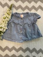 Blauw/wit gestreept bloesje/shirtje van de Hema, maatje 68, Meisje, Ophalen of Verzenden, Zo goed als nieuw, Overhemdje of Bloesje