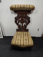 Antieke bidstoel met  prachtig houtsnijwerk, Ophalen