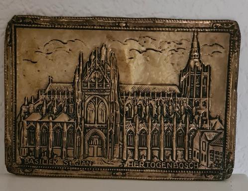 Latoen plaat reliëf Basiliek
st. Jan 's-Hertogenbosch., Antiek en Kunst, Antiek | Koper en Brons, Ophalen of Verzenden