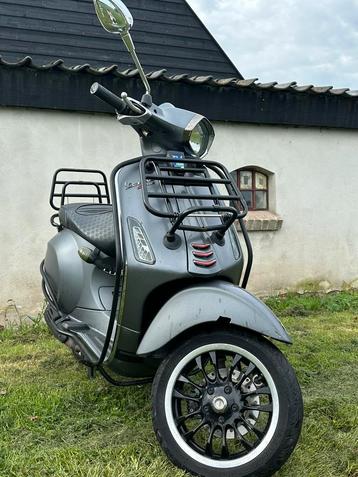 Vespa sprint 2015 beschikbaar voor biedingen