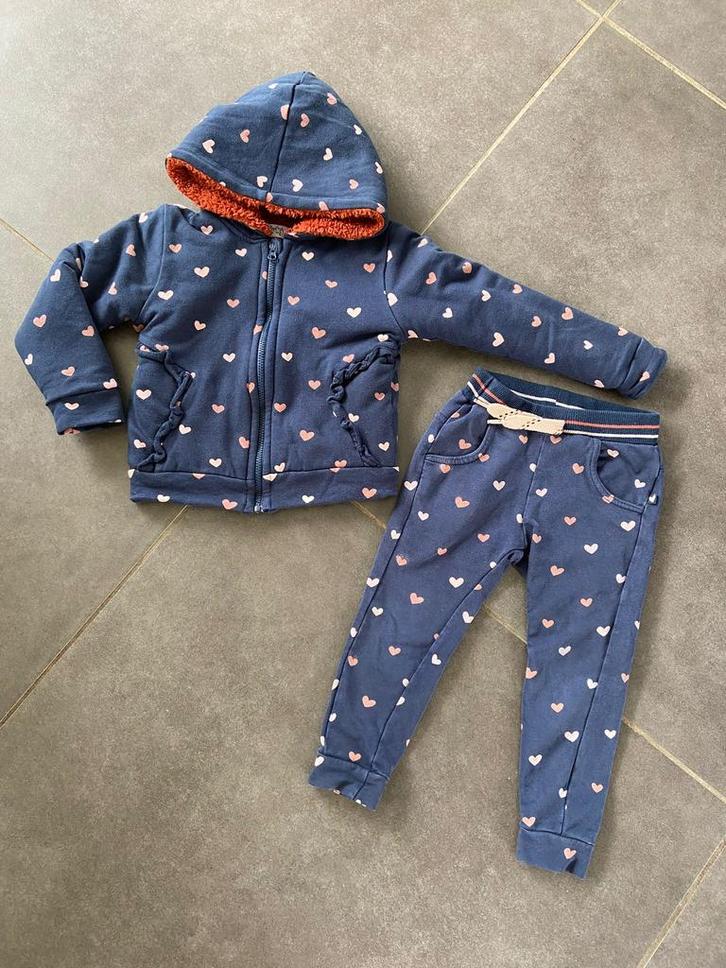 Dirkje hartjes trainingspak maat 92 (valt als 80/86), Kinderen en Baby's, Babykleding | Maat 86, Zo goed als nieuw, Meisje, Setje