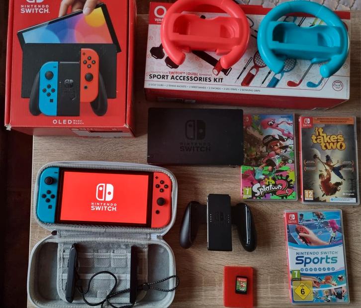 Nitendo Switch OLED inclusief accessoires en 4 spellen, Spelcomputers en Games, Spelcomputers | Nintendo Switch, Zo goed als nieuw