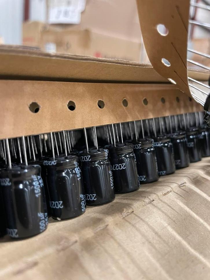 Partij Panasonic - Electrolytic Capacitors - 20.000 stuks, Hobby en Vrije tijd, Elektronica-componenten, Nieuw, Ophalen