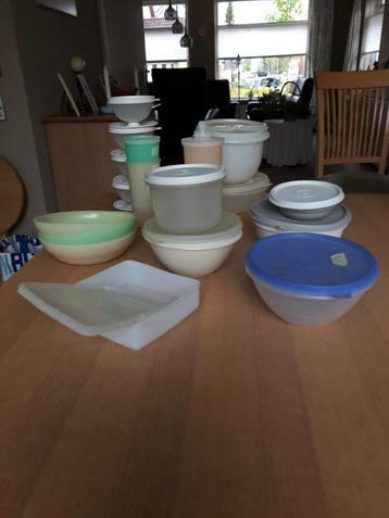 Te koop Tupperware. beschikbaar voor biedingen