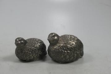 Kwartels als peper en zout stel van verzilverd metaal. beschikbaar voor biedingen