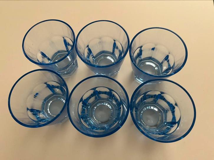 Zes blauw gekleurde picardieglaasjes De Bijenkorf z.g.a.n., Huis en Inrichting, Keuken | Servies, Zo goed als nieuw, Overige stijlen