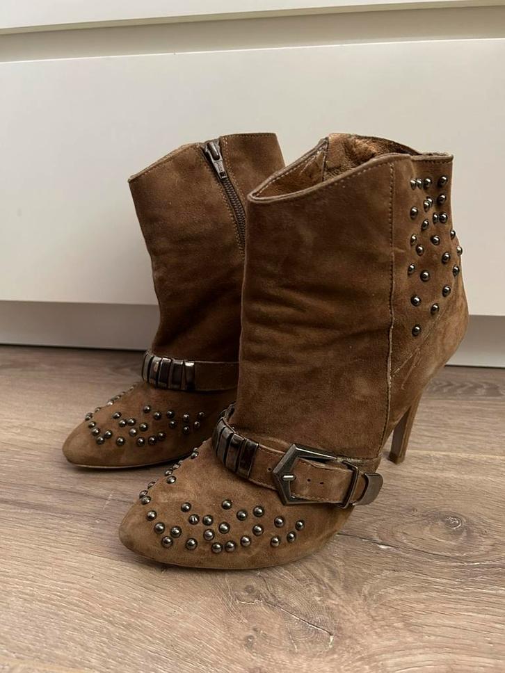 Bruinkleurige Mai Piu Senza laarsjes met naaldhakken mt 38., Kleding | Dames, Schoenen, Zo goed als nieuw, Schoenen met hoge hakken